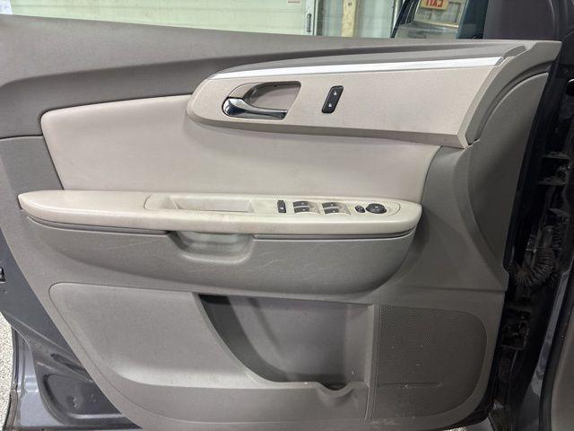 Photo of 2010 Cyber Gray Metallic Chevrolet Traverse
