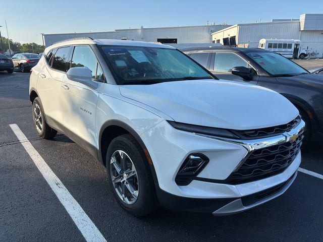 Photo of 2023 Summit White Chevrolet Blazer