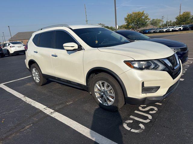 Photo of 2017 Pearl White Nissan Rogue