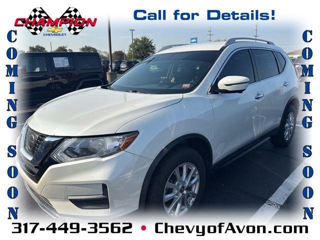Photo of 2017 Pearl White Nissan Rogue