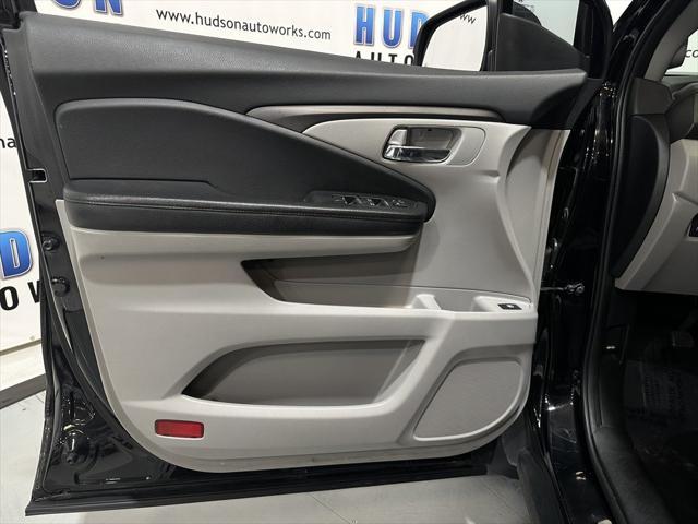 Photo of 2016 Crystal Black Pearl Honda Pilot