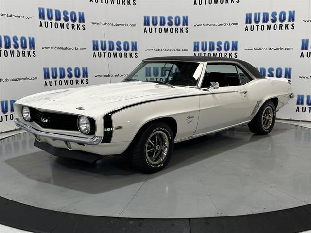 Photo of 1969 White Chevrolet Camaro