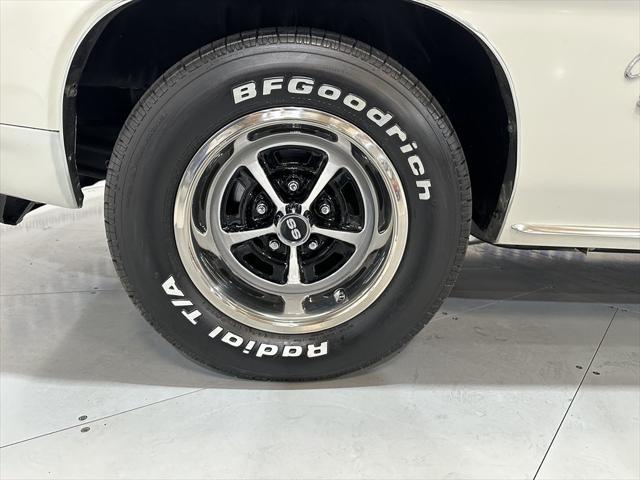 Photo of 1969 White Chevrolet Camaro