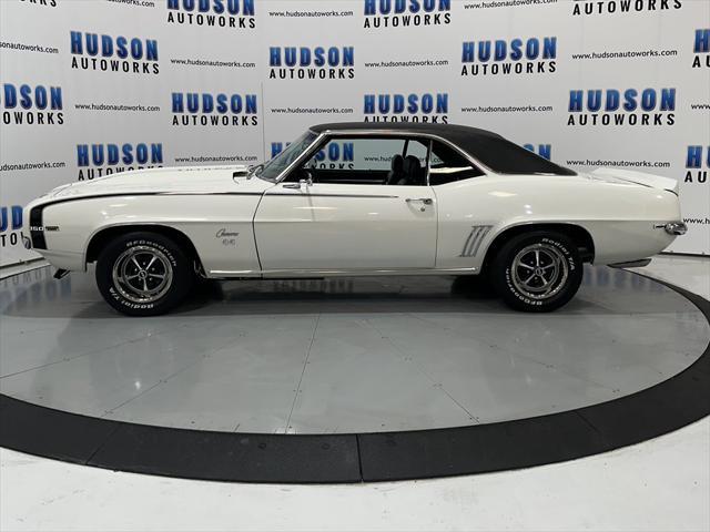 Photo of 1969 White Chevrolet Camaro