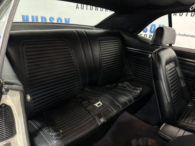 Photo of 1969 White Chevrolet Camaro