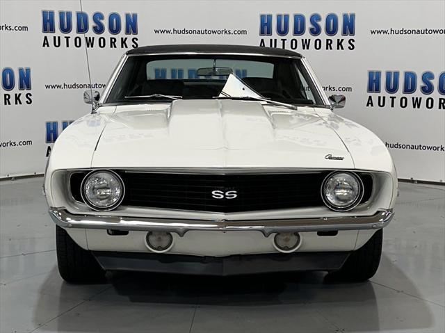 Photo of 1969 White Chevrolet Camaro