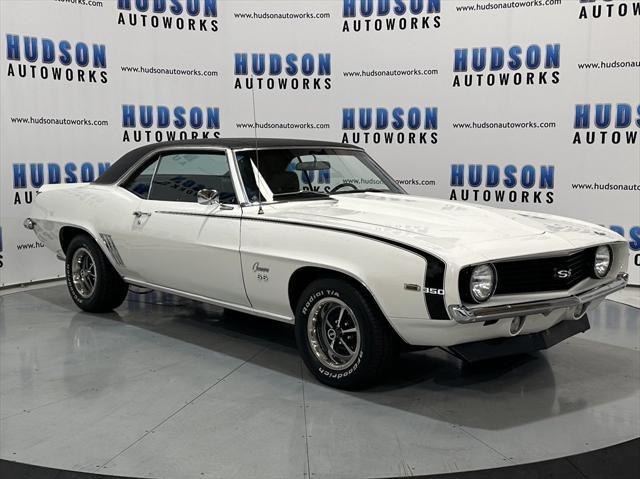 Photo of 1969 White Chevrolet Camaro