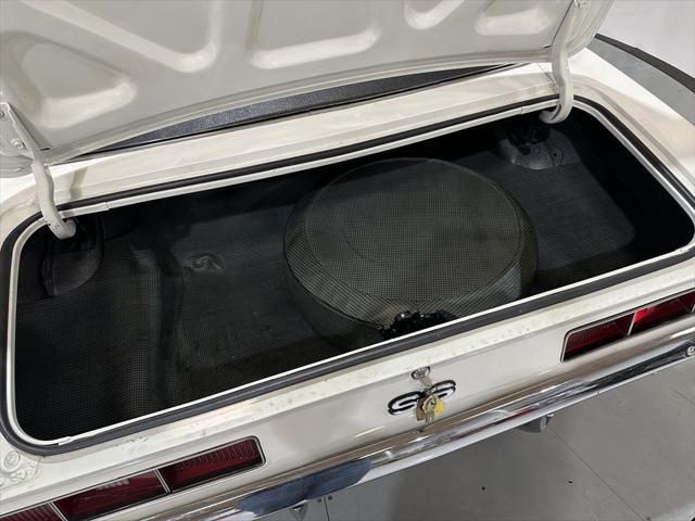 Photo of 1969 White Chevrolet Camaro