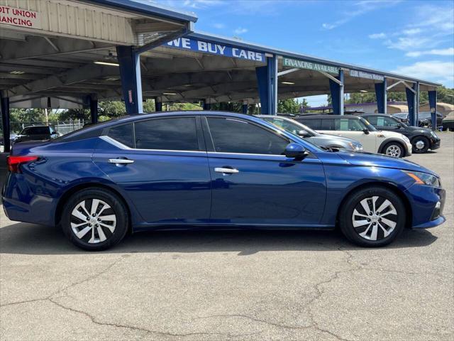 Photo of 2022 Deep Blue Pearl Nissan Altima