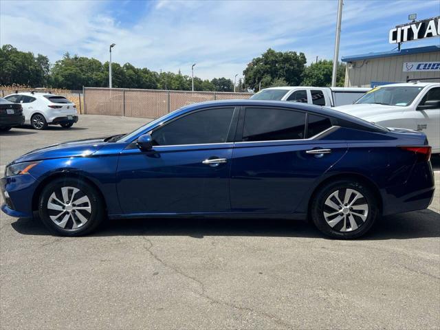 Photo of 2022 Deep Blue Pearl Nissan Altima