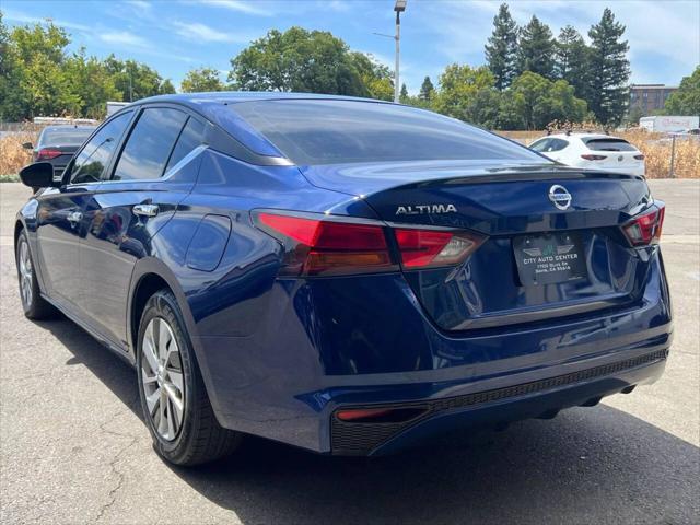 Photo of 2022 Deep Blue Pearl Nissan Altima