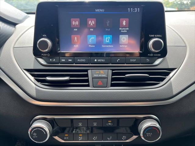 Photo of 2022 Deep Blue Pearl Nissan Altima