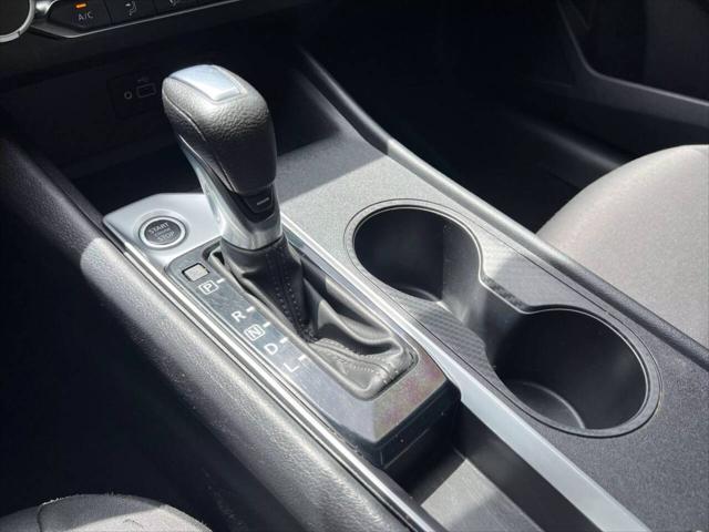 Photo of 2022 Deep Blue Pearl Nissan Altima
