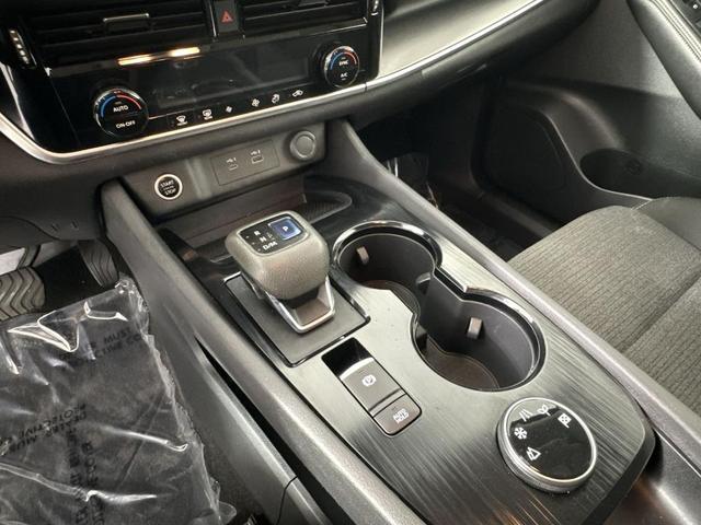 Photo of 2022 Brilliant Silver Metallic Nissan Rogue