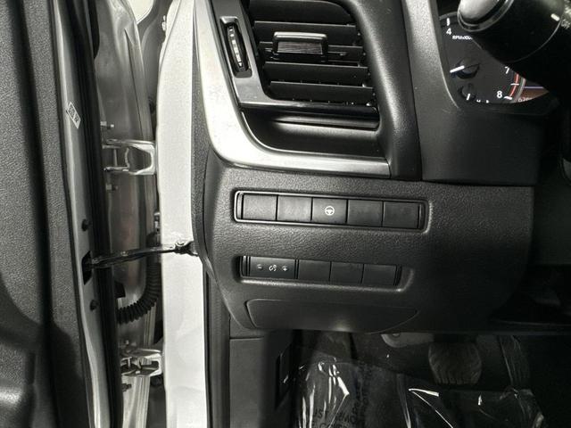 Photo of 2022 Brilliant Silver Metallic Nissan Rogue