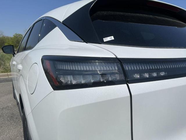 Photo of 2025 Everest White P Nissan Murano