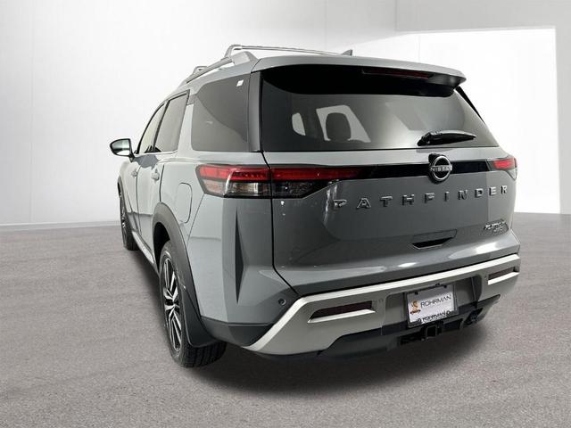 Photo of 2024 Boulder Gray Pe Nissan Pathfinder