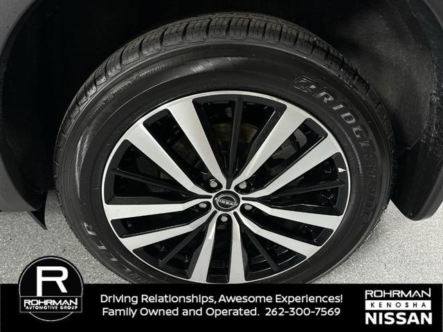 Photo of 2024 Boulder Gray Pe Nissan Pathfinder