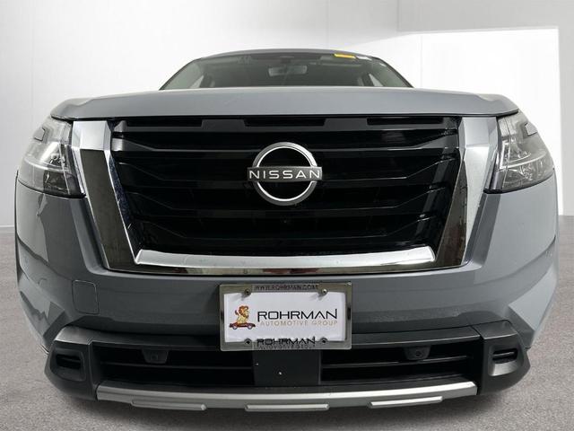 Photo of 2024 Boulder Gray Pe Nissan Pathfinder