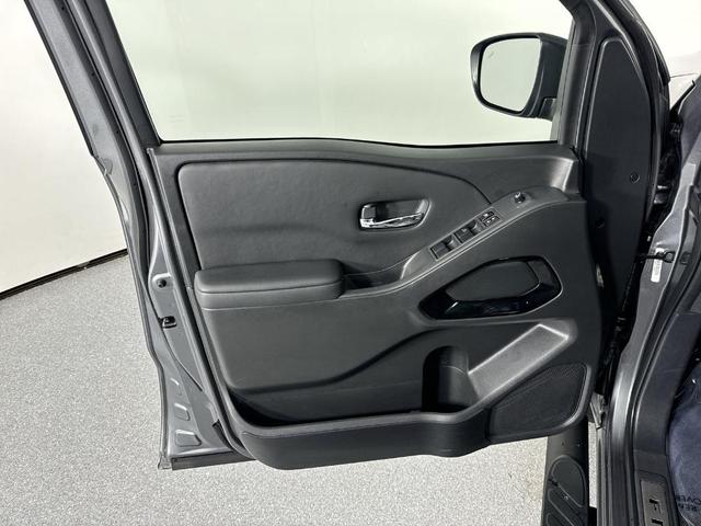 Photo of 2023 Gun Metallic Nissan Frontier