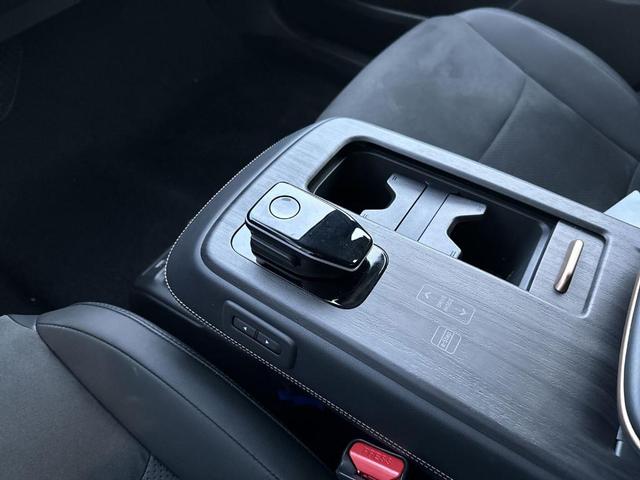 Photo of 2023 Brilliant Silver Metallic Nissan ARIYA