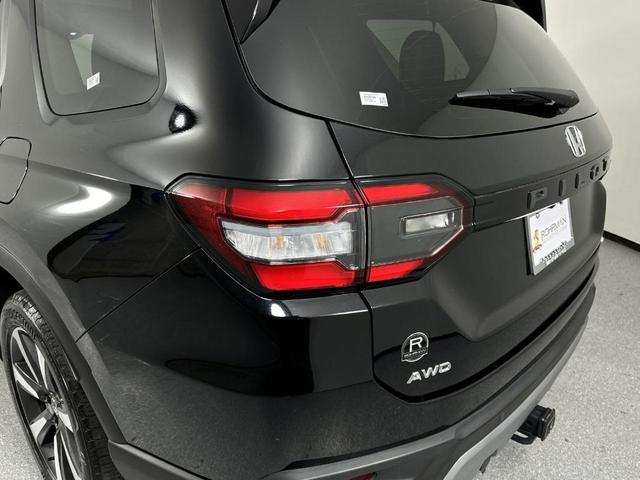 Photo of 2024 Crystal Black Pearl Honda Pilot