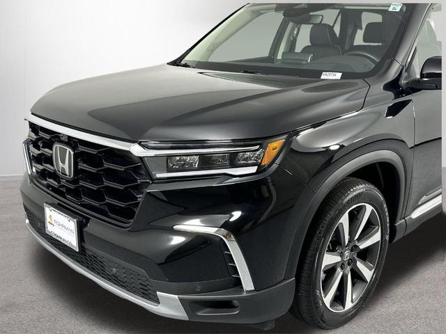 Photo of 2024 Crystal Black Pearl Honda Pilot
