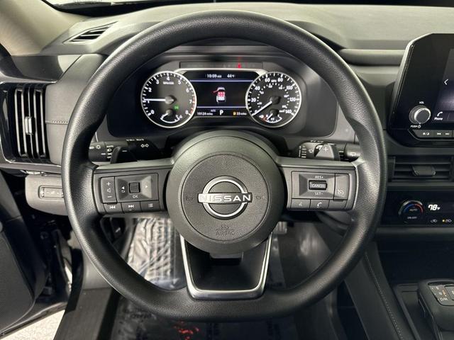 Photo of 2023 Black Nissan Pathfinder