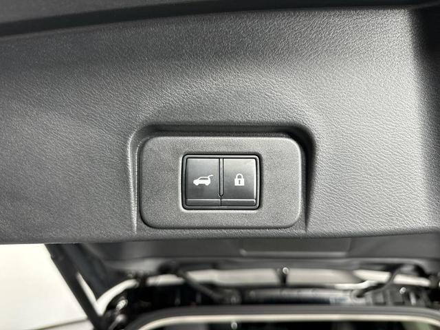 Photo of 2022 Black Nissan Rogue