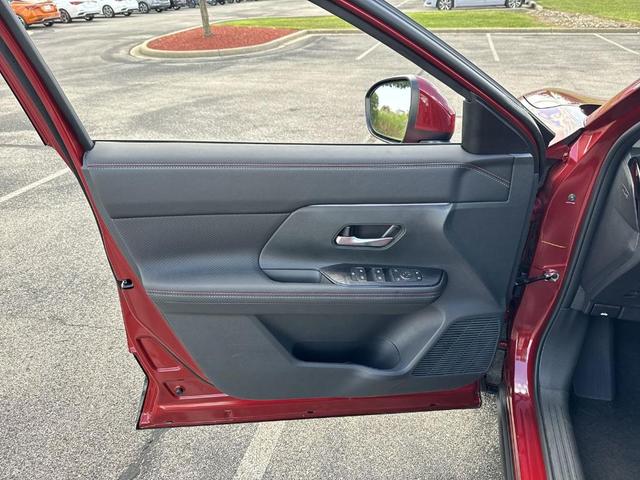 Photo of 2025 Scarlet Ember T Nissan Kicks