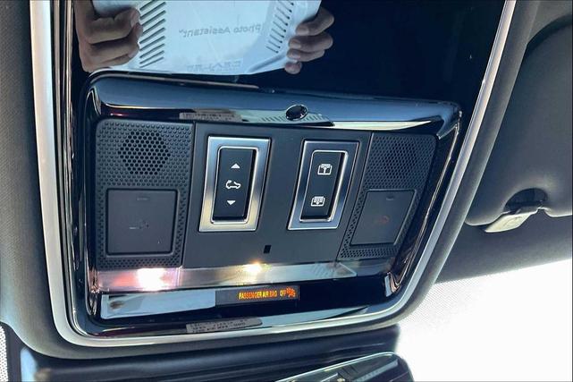 Photo of 2025 Arroios Grey Metallic Land Rover Range Rover Velar