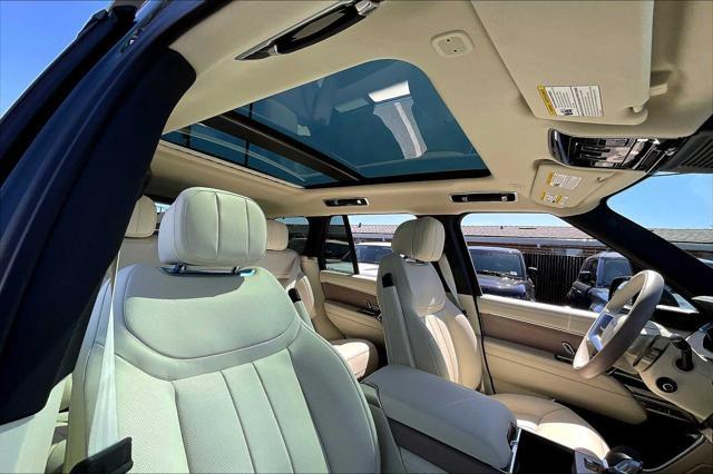 Photo of 2025 GREEN Land Rover Range Rover
