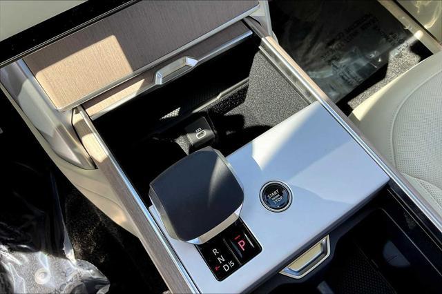 Photo of 2025 GREEN Land Rover Range Rover