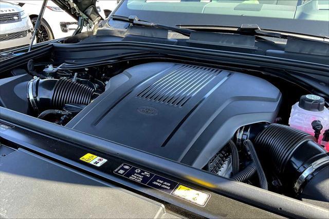 Photo of 2025 GREEN Land Rover Range Rover