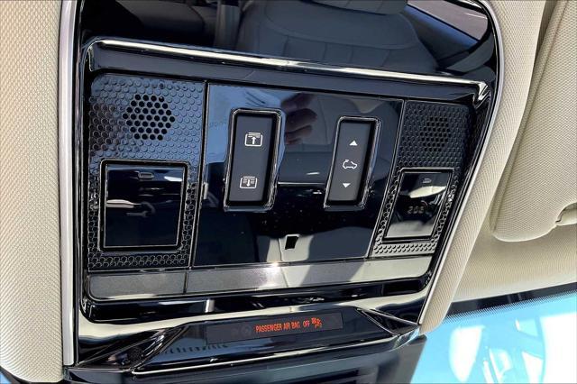 Photo of 2025 GREEN Land Rover Range Rover