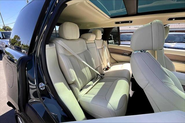 Photo of 2025 GREEN Land Rover Range Rover