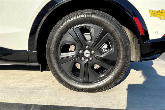 Photo of 2022 Star White Metallic Tri-Coat Ford Mustang Mach-E