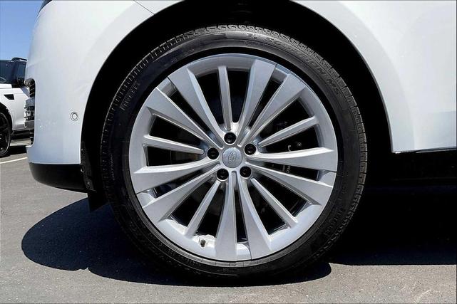 Photo of 2025 Fuji White Land Rover Range Rover