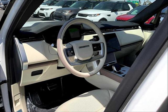 Photo of 2025 Fuji White Land Rover Range Rover