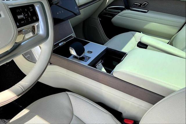 Photo of 2025 Fuji White Land Rover Range Rover
