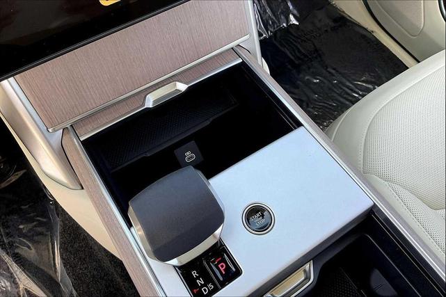 Photo of 2025 Fuji White Land Rover Range Rover