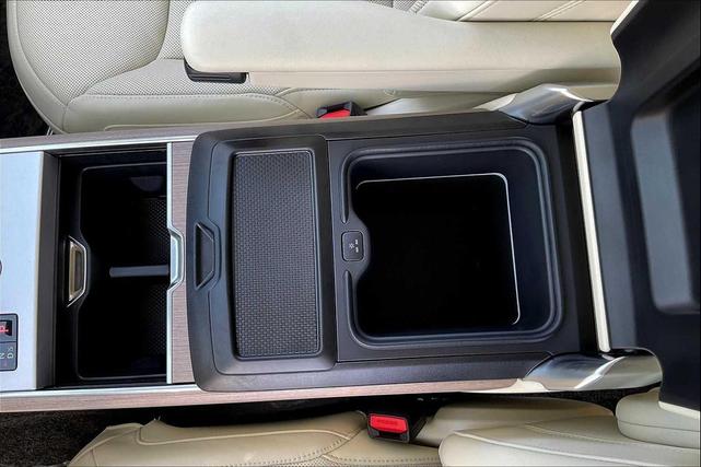 Photo of 2025 Fuji White Land Rover Range Rover