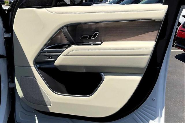 Photo of 2025 Fuji White Land Rover Range Rover