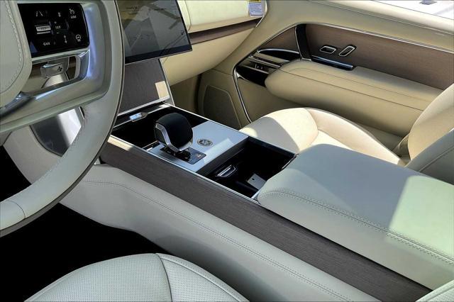 Photo of 2025 SUNSET GOLD Land Rover Range Rover