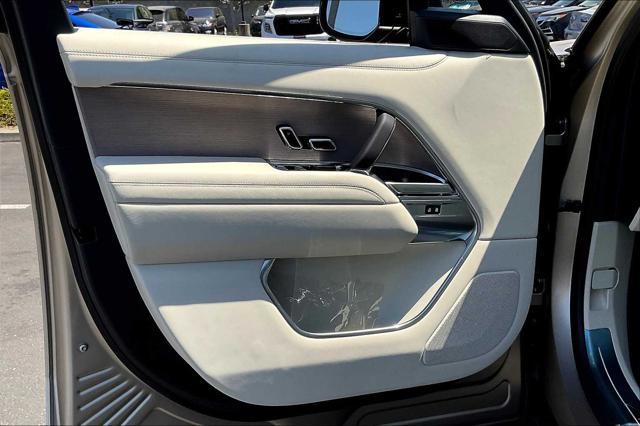 Photo of 2025 SUNSET GOLD Land Rover Range Rover