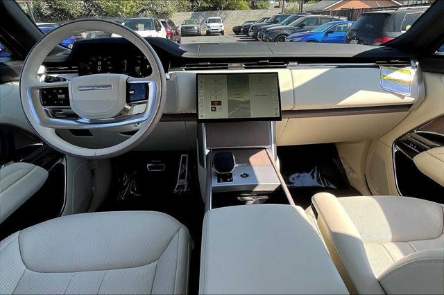 Photo of 2025 WHITE Land Rover Range Rover