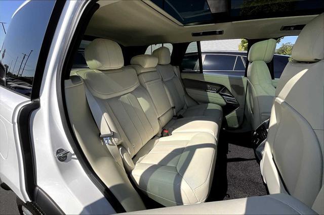 Photo of 2025 WHITE Land Rover Range Rover