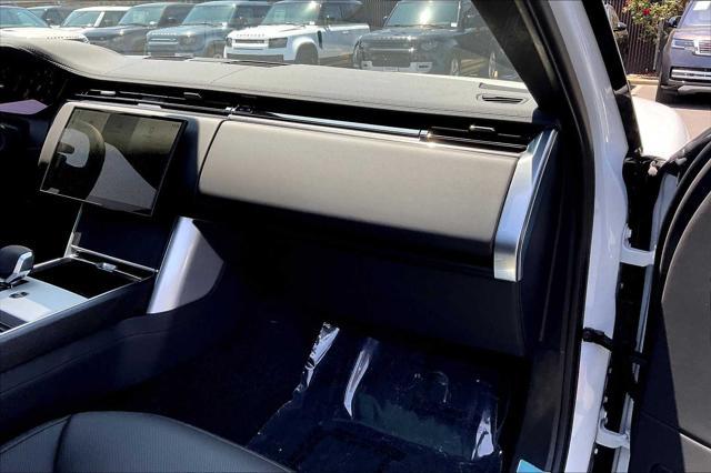 Photo of 2025 Fuji White Land Rover Range Rover