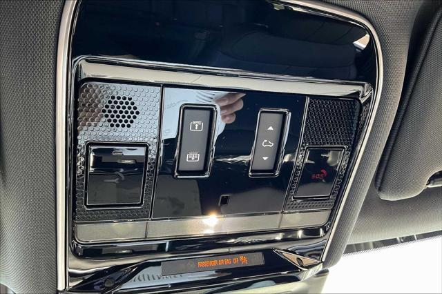 Photo of 2025 Fuji White Land Rover Range Rover