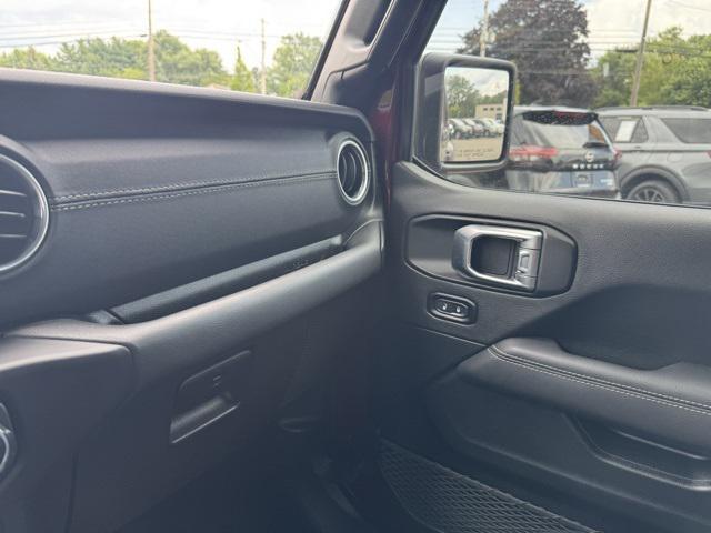 Photo of 2021 Snazzberry Pearlcoat Jeep Gladiator